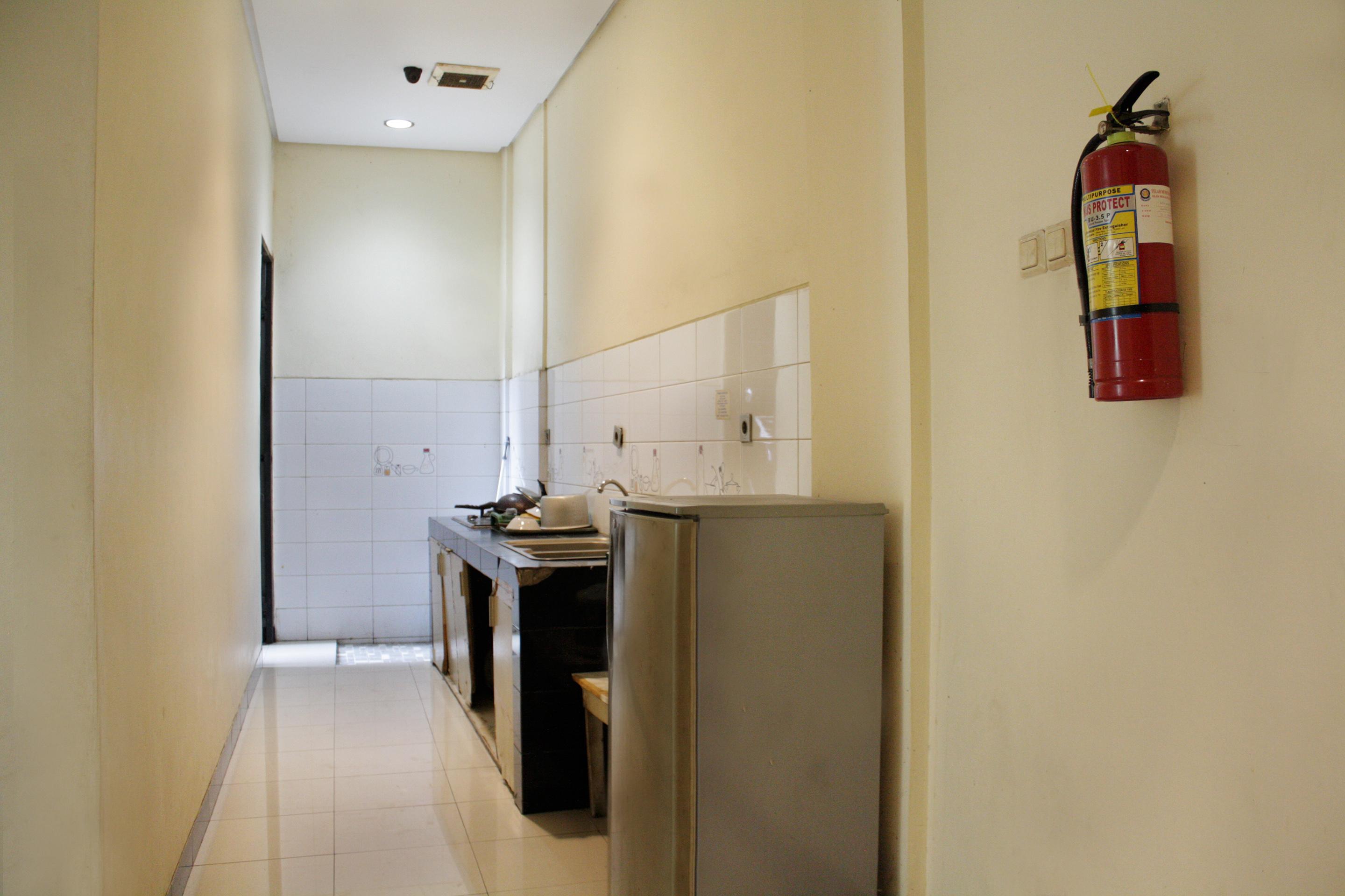 Oyo 148 Cempaka Place Homestay Jakarta Exterior foto